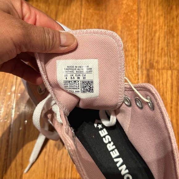 Converse High-Top Sneakers in Blush Pink size 4 - Picture 4 of 6
